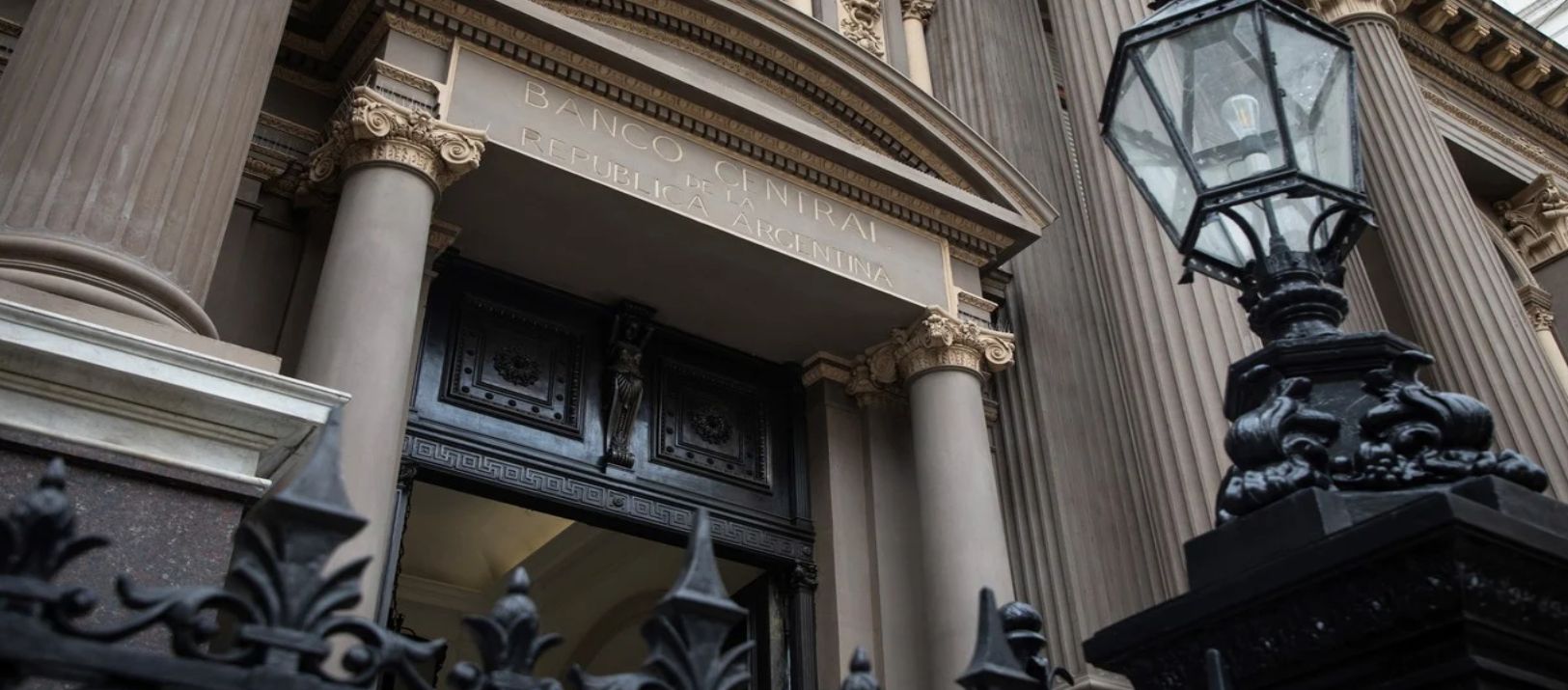 Imagen de la noticia: La Justicia reclamó a la AGN el informe completo sobre el Banco Central