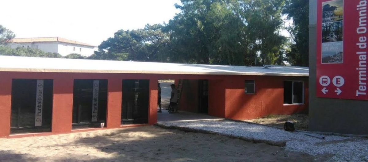Imagen de la noticia: Quejas por el abandono de baños de la terminal de Pehuen Co
