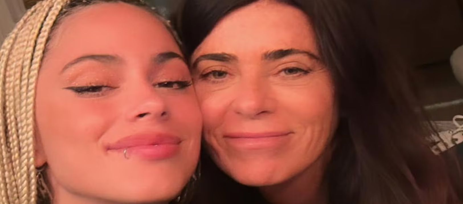 Imagen de la noticia: Tini Stoessel rompió el silencio sobre el conflicto con sus padres