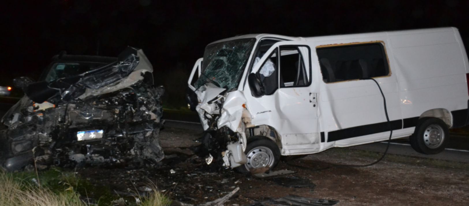 Imagen de la noticia: Once heridos tras un choque frontal en la ruta 33