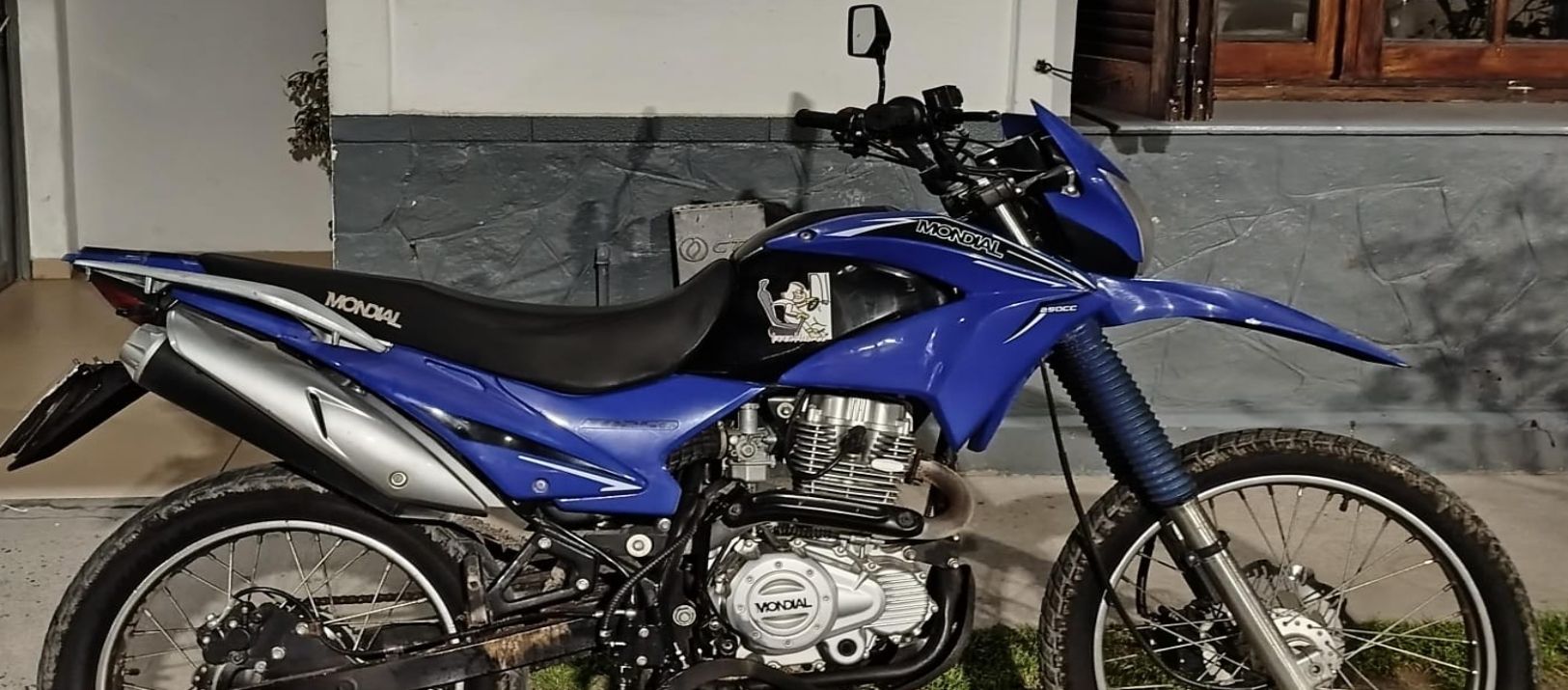 Imagen de la noticia: Aprehendieron a dos menores tras intentar robar una moto en Villa Mitre