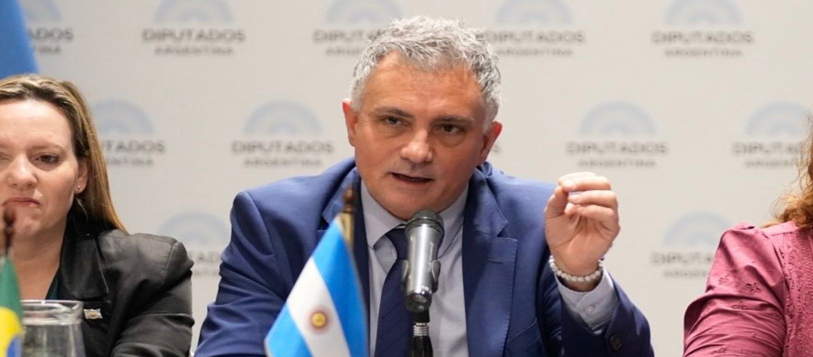 Imagen de la noticia: Cruce por Malvinas: un diputado de LLA criticó duramente a Axel Kicillof