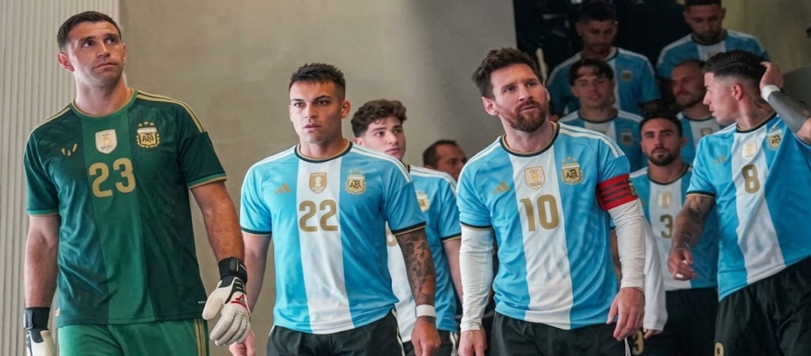 Imagen de la noticia: De Lautaro para Messi: "Fuiste, sos y serás el mejor de todos los tiempos"