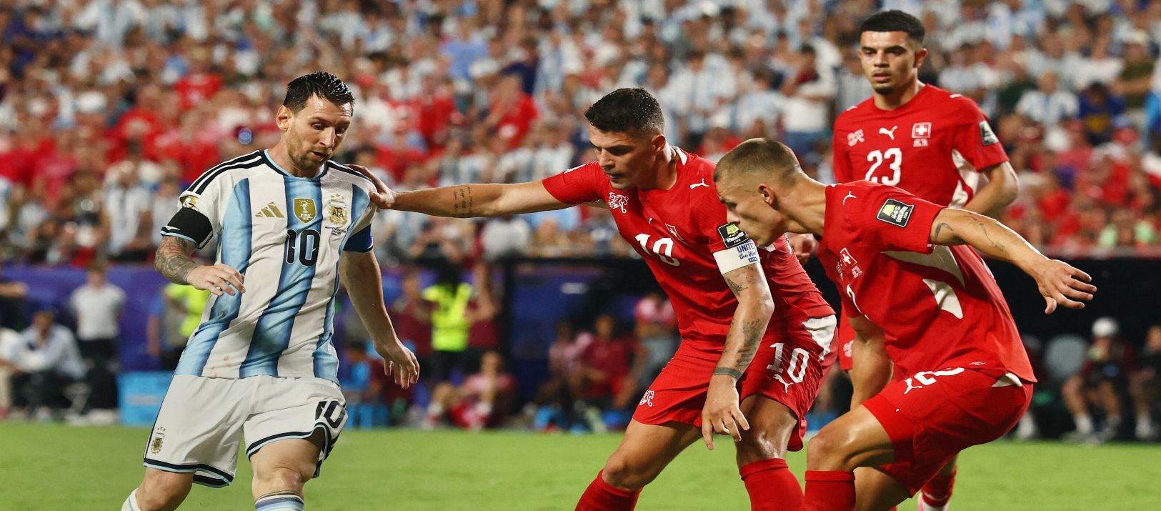 Imagen de la noticia: "Jugamos contra Argentina, 70.000 aficionados argentinos, el árbitro y el VAR"