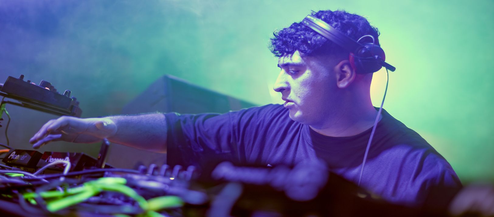 Imagen de la noticia: Lautaro Molina vuelve con su música al club