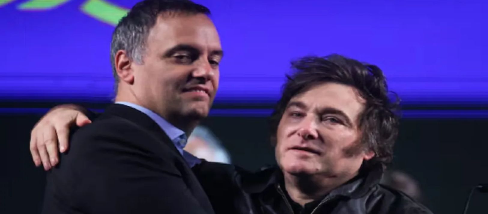 Imagen de la noticia: Milei volvió a respaldar a Adorni en medio de la polémica