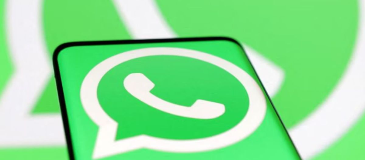 Imagen de la noticia: Cómo dejar tu WhatsApp "sin jefes" para las vacaciones