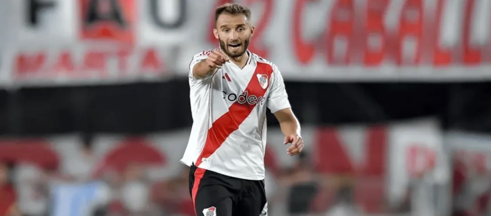 Imagen de la noticia: Aseguran que el bahiense Germán Pezzella seguirá su carrera en Emiratos Árabes