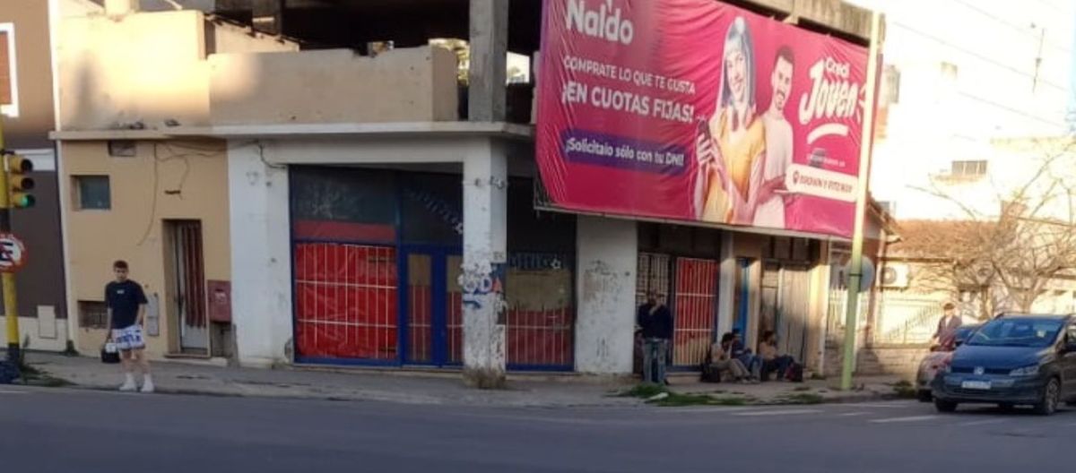 Imagen de la noticia: Denuncian que hay personas viviendo en una obra en construcción