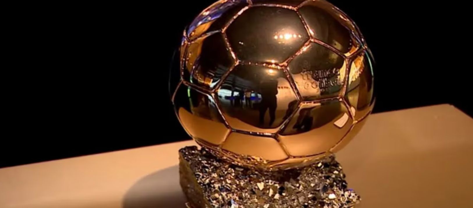 Imagen de la noticia: El Balón de Oro abrió una votación para elegir la mejor temporada de la historia