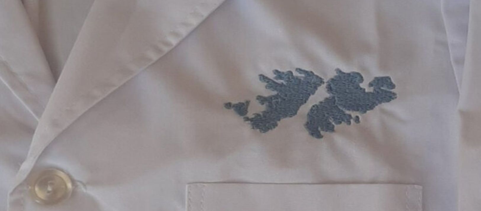 Imagen de la noticia: Proponen sumar el logo de las Islas Malvinas a los guardapolvos bonaerenses