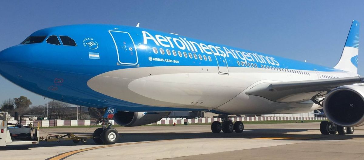 Imagen de la noticia: Por el avión averiado, cancelan un vuelo a Capital y reubican a los pasajeros
