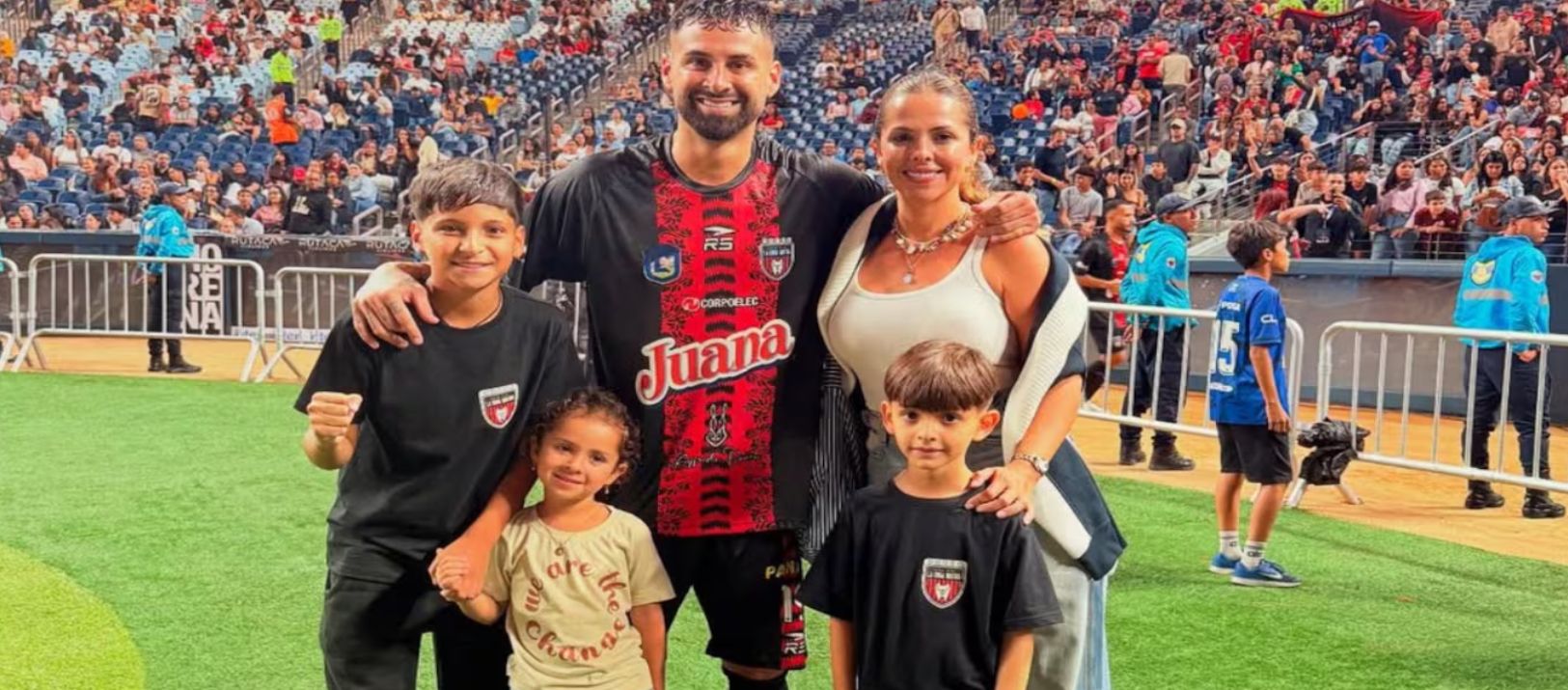 Imagen de la noticia: Un futbolista argentino busca a su familia tras los terremotos en Venezuela