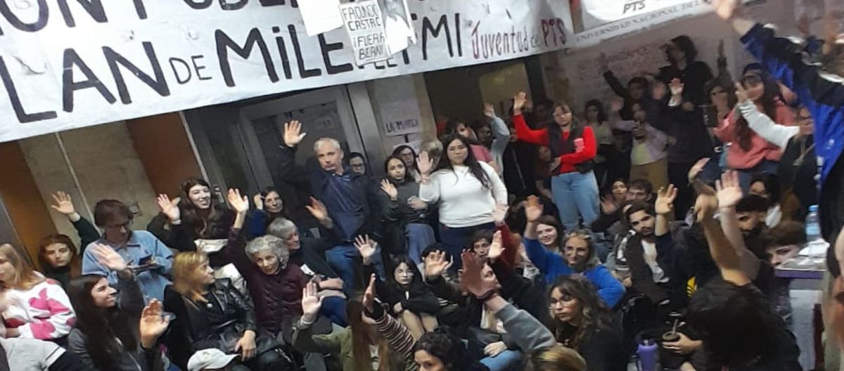 Imagen de la noticia: Toma de la UNS: “Somos más de 120 estudiantes los que estamos”