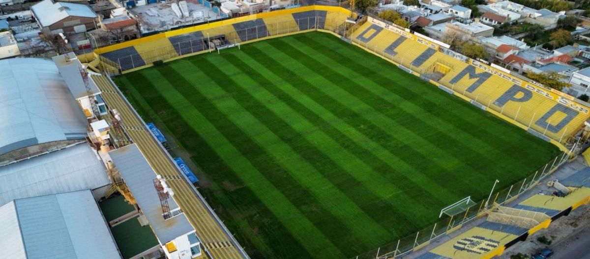 Imagen de la noticia: Nuevo look: así luce el estadio Roberto Carminatti después de ser resembrado