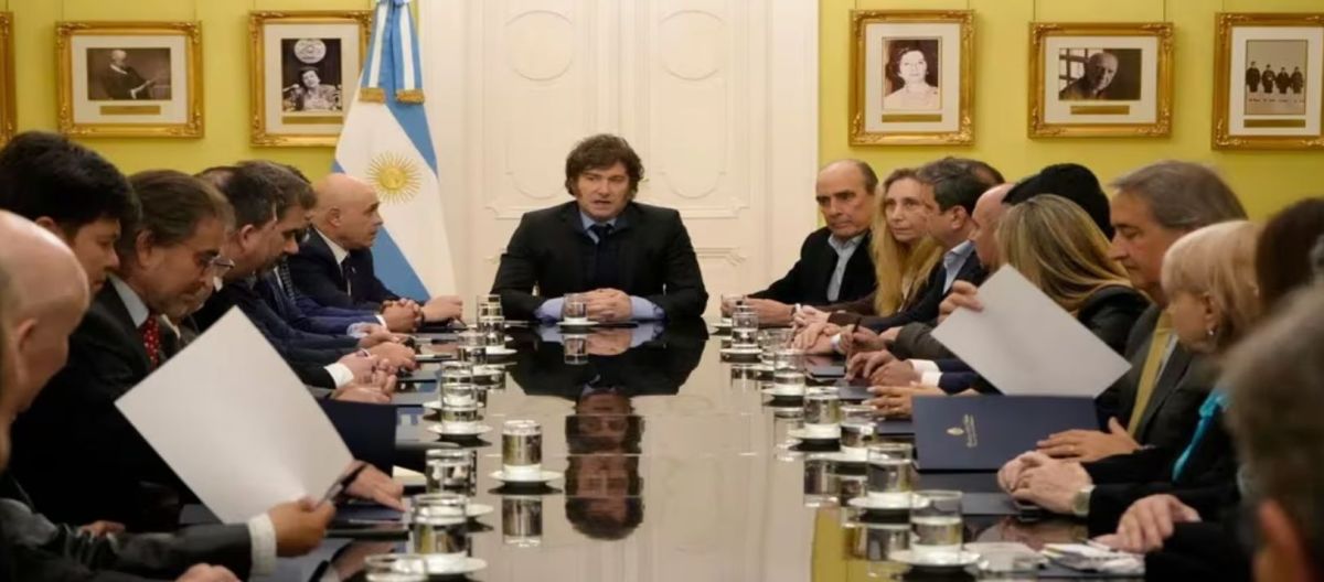 Javier Milei encabeza una reunión de Gabinete en la previa al cierre de ...