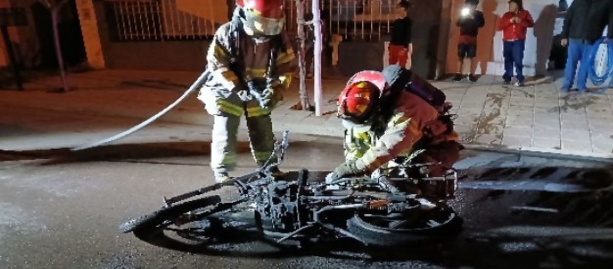 Imagen de la noticia: Punta Alta: compró una moto y a los 20 minutos se le prendió fuego