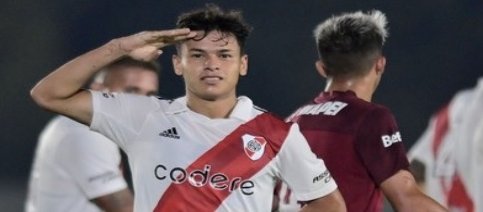 Imagen de la noticia: Colombiano y ex River: el refuerzo de "La Villa" para reemplazar a Enzo González
