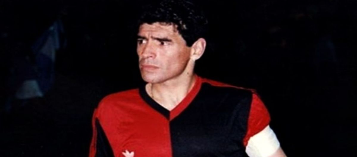 Imagen de la noticia: Efemérides: a 31 años del primer partido de Diego Maradona en Newell's