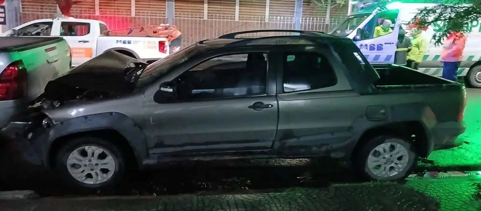 Imagen de la noticia: Chocó contra una camioneta estacionada y dio positivo en el test de alcoholemia