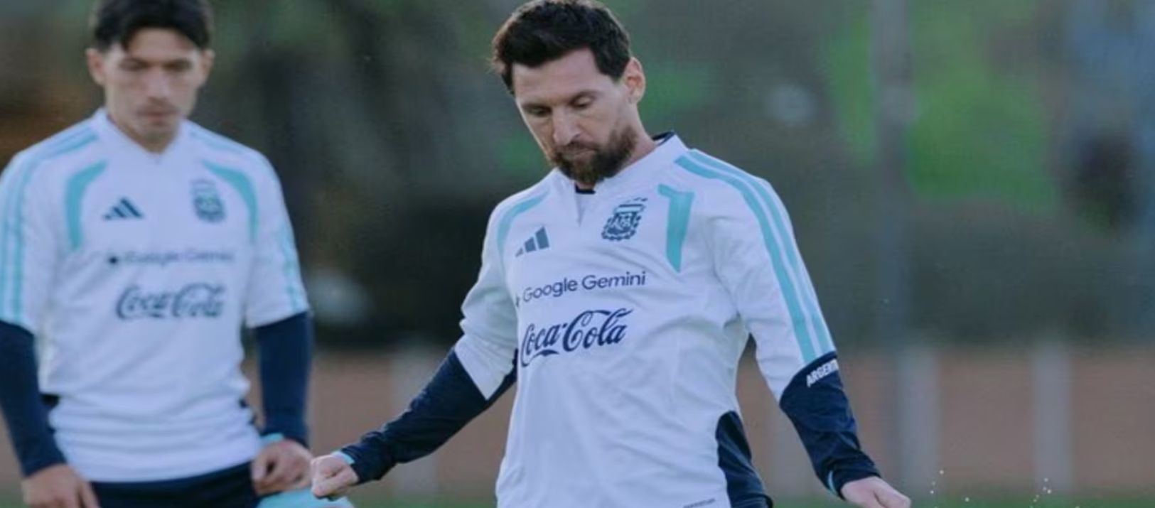 Imagen de la noticia: Messi se sumó al plantel de la Selección en Ezeiza antes de jugar con Benín