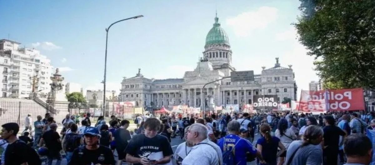 Imagen de la noticia: Prorrogan las extraordinarias y suman al debate el financiamiento universitario