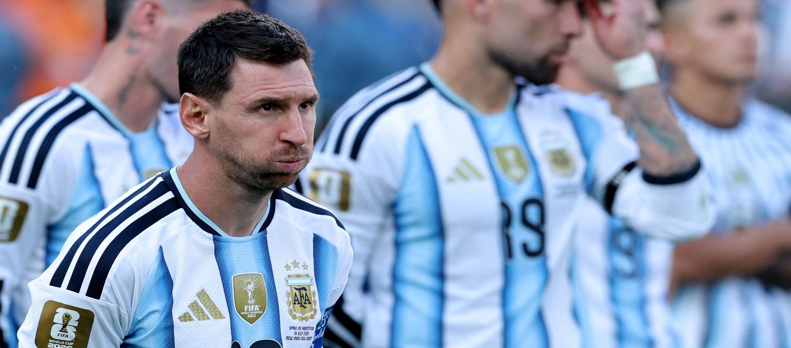 Imagen de la noticia: `Chiqui´ Tapia: "De pie, Argentina, con la cabeza en alto"