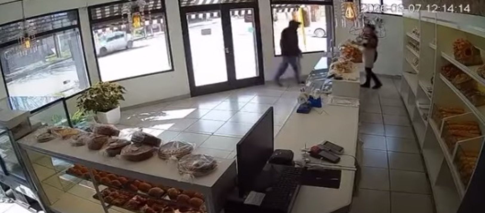 Imagen de la noticia: Triste récord de una pastelería: tres hechos delictivos en poco más de un mes