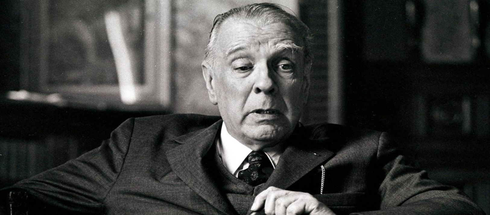 Imagen de la noticia: Mariano Llinás estrena en el Malba Cine su película sobre Borges