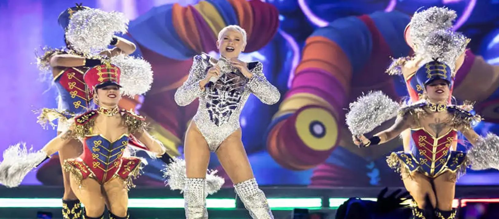 Imagen de la noticia: Xuxa inició su gira de despedida con un multitudinario show en Brasil