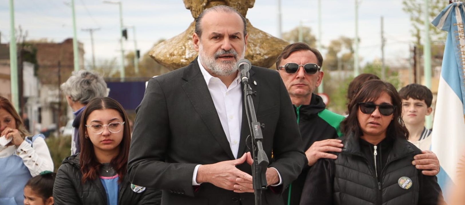 Imagen de la noticia: Aniversario de White: el intendente pidió justicia por Santiago Vega