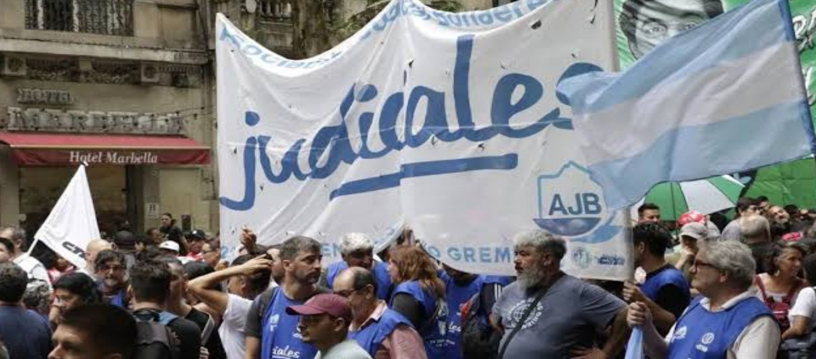 Imagen de la noticia: Los judiciales bonaerenses aceptaron el aumento del 6% en dos cuotas