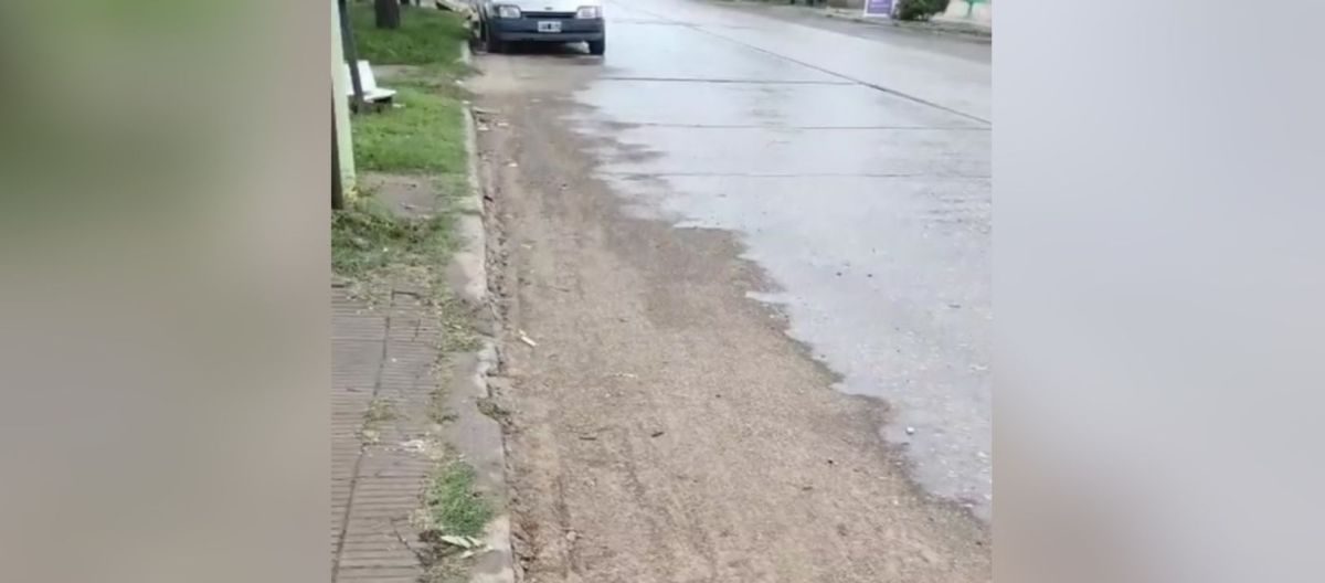 Imagen de la noticia: En Villa Mitre aseguran que nadie limpió las calles tras las inundaciones