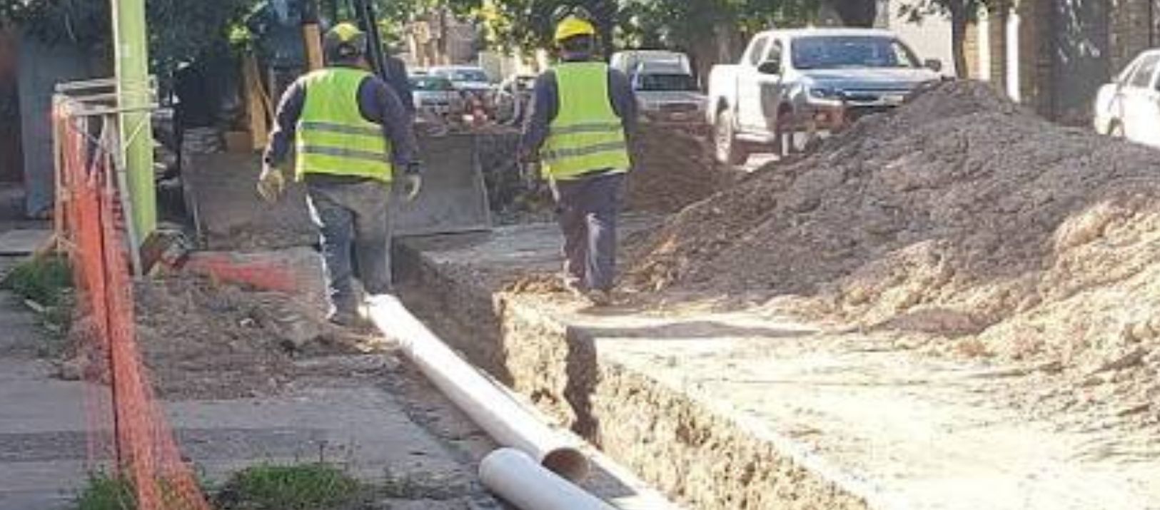 Imagen de la noticia: Avanza el recambio de colectores cloacales en la calle Ángel Brunel