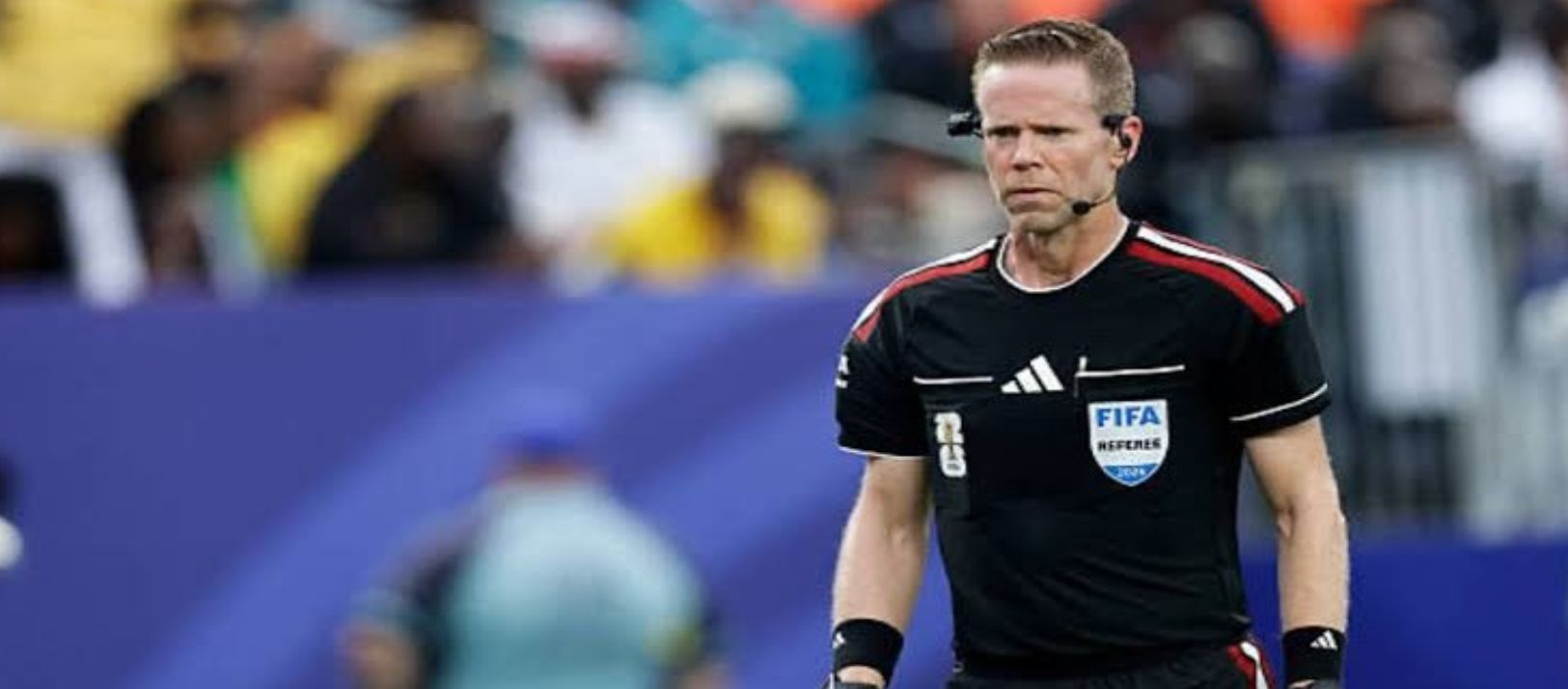 Imagen de la noticia: Quién es Drew Fischer, el polémico árbitro que dirigirá Argentina-Cabo Verde