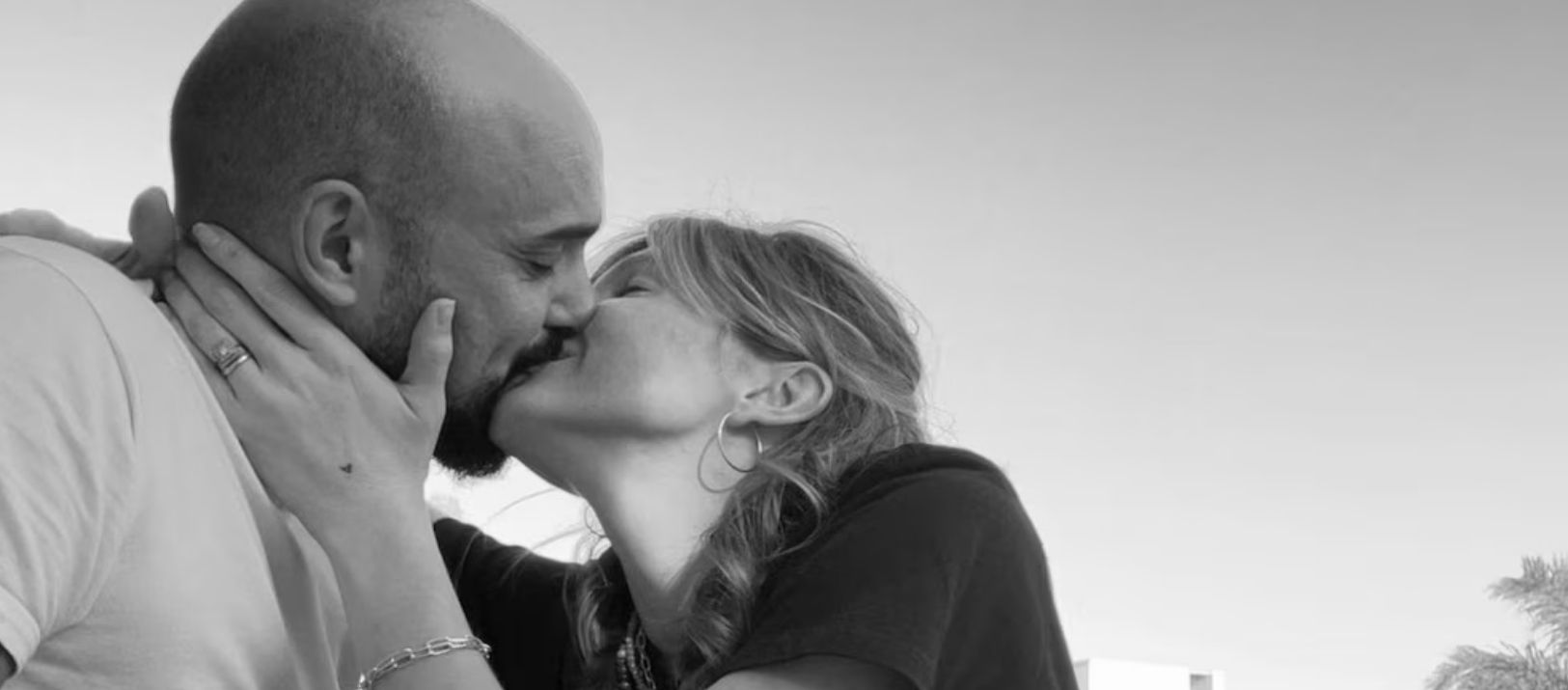 Imagen de la noticia: El romántico mensaje de Abel Pintos a Mora Calabrese: "Te amamos con locura"