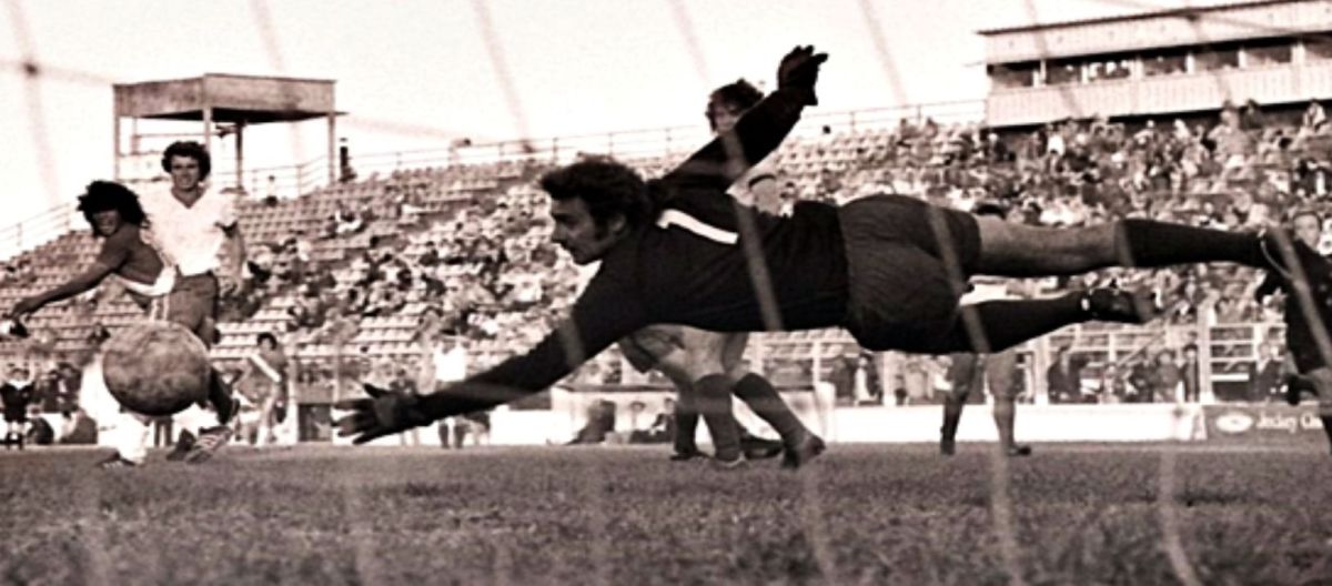Imagen de la noticia: Efemérides: el día que Maradona marcó sus primeros goles en Primera División