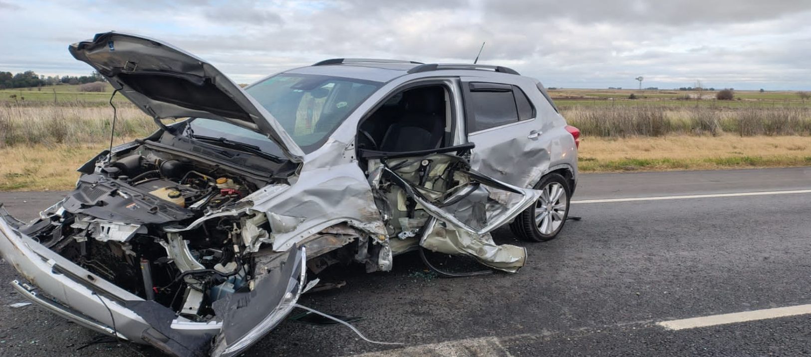 Imagen de la noticia: Un matrimonio que venía a Bahia se salvó de milagro tras chocar en la Ruta 51