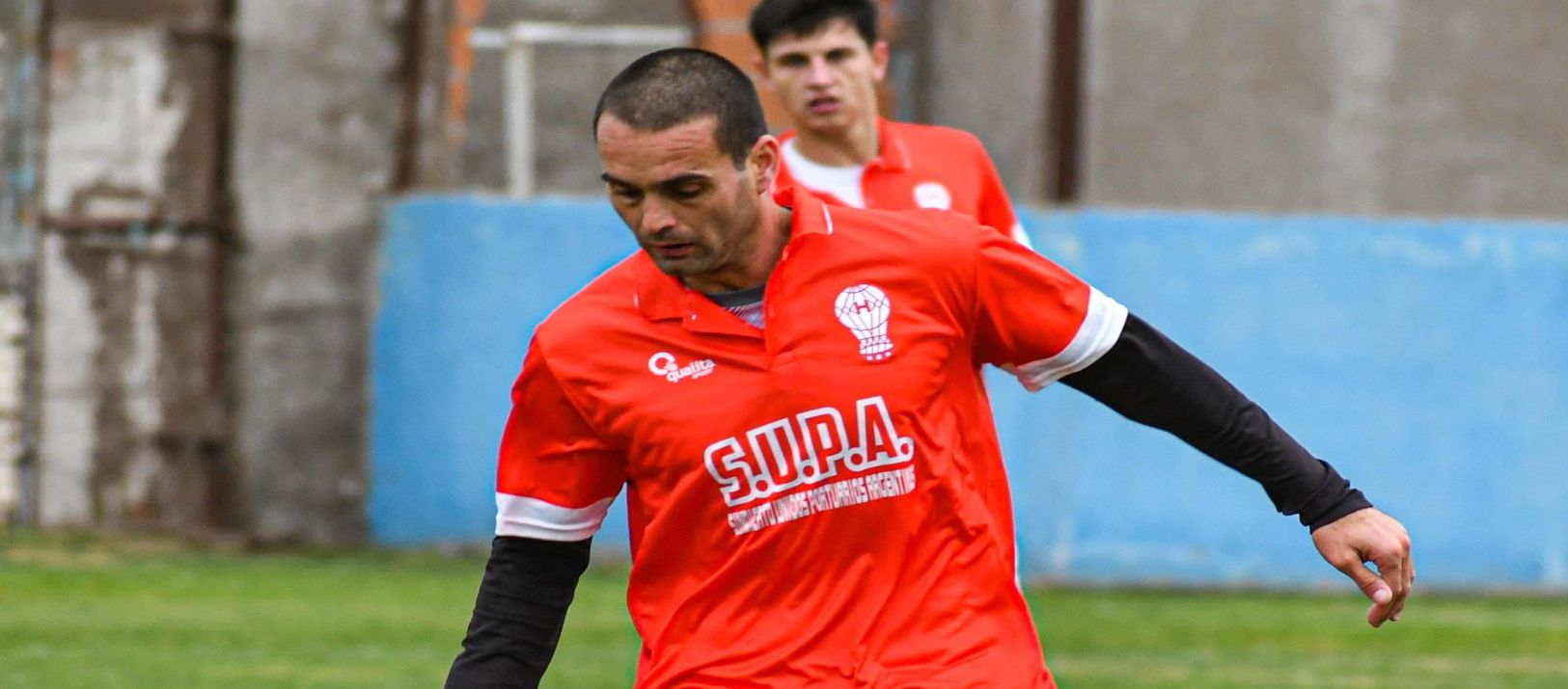 Imagen de la noticia: Huracán y Comercial siguen siendo los líderes de los torneos de la Liga del Sur