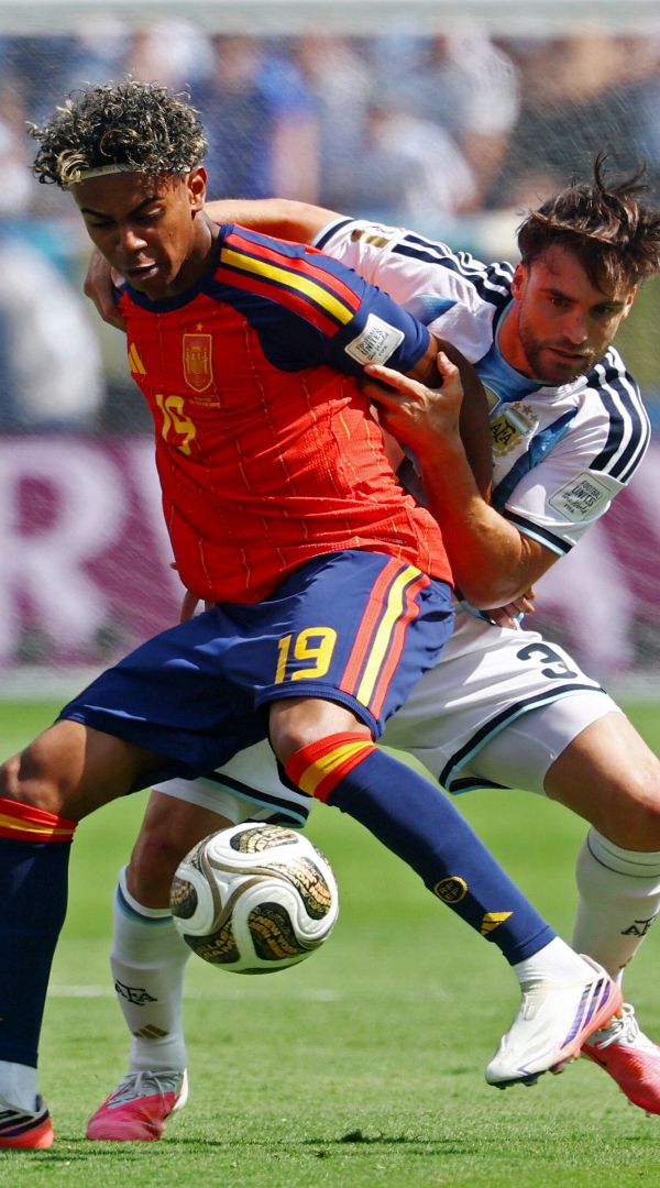 Imagen de la noticia: Final del primer tiempo: Argentina y España empatan 0 a 0
