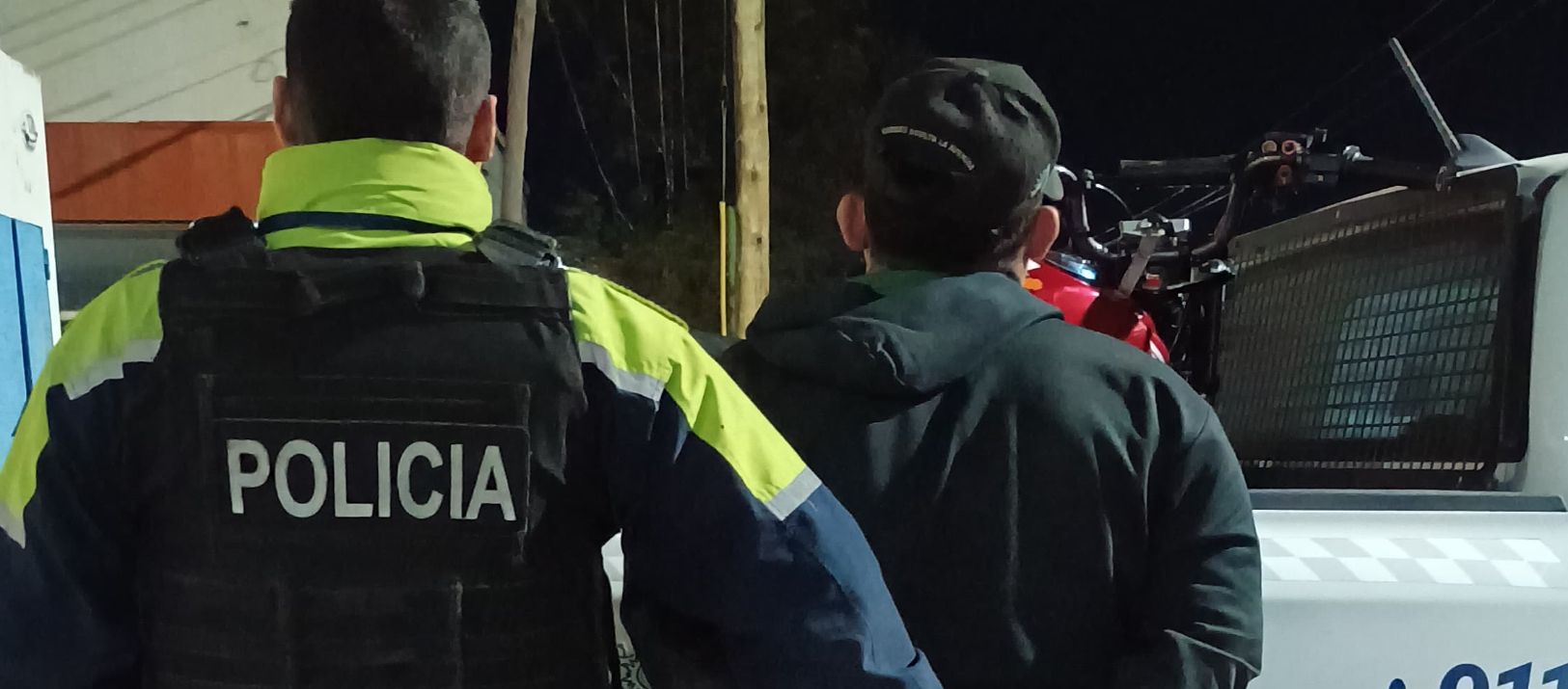 Imagen de la noticia: Aprehendieron a un hombre armado y con estupefacientes en un control nocturno