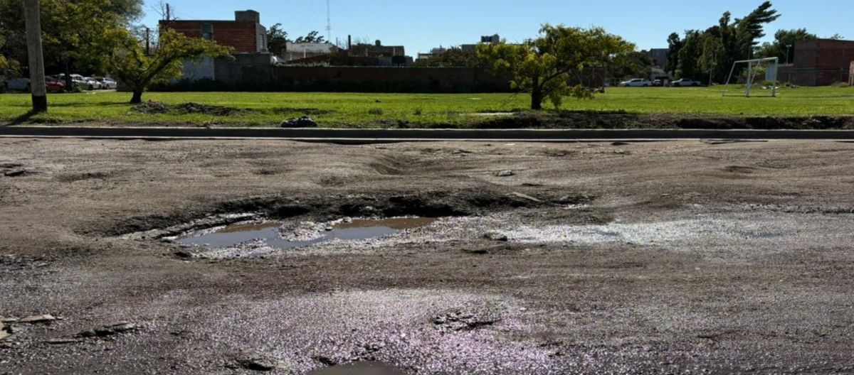 Imagen de la noticia: Vecinos de calle Paunero reclaman por una obra sin terminar