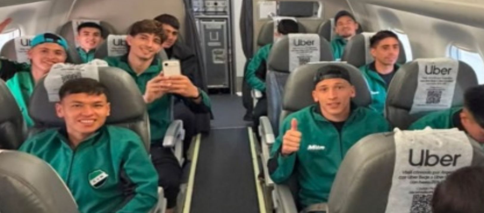 Imagen de la noticia: Villa Mitre viajó en avión hacia Salta y este viernes jugará frente a Antoniana
