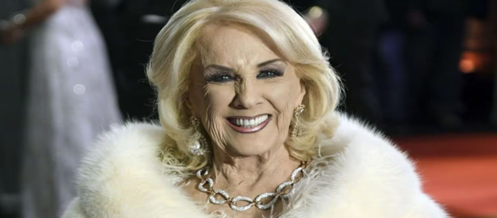 Imagen de la noticia: Nuevo parte médico de Mirtha Legrand: la conductora evoluciona según lo previsto