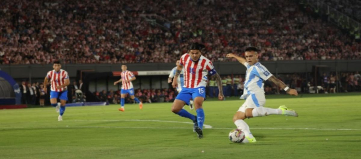 Imagen de la noticia: Pese al gran gol de Lautaro, Argentina cayó por 2-1 en Asunción ante Paraguay