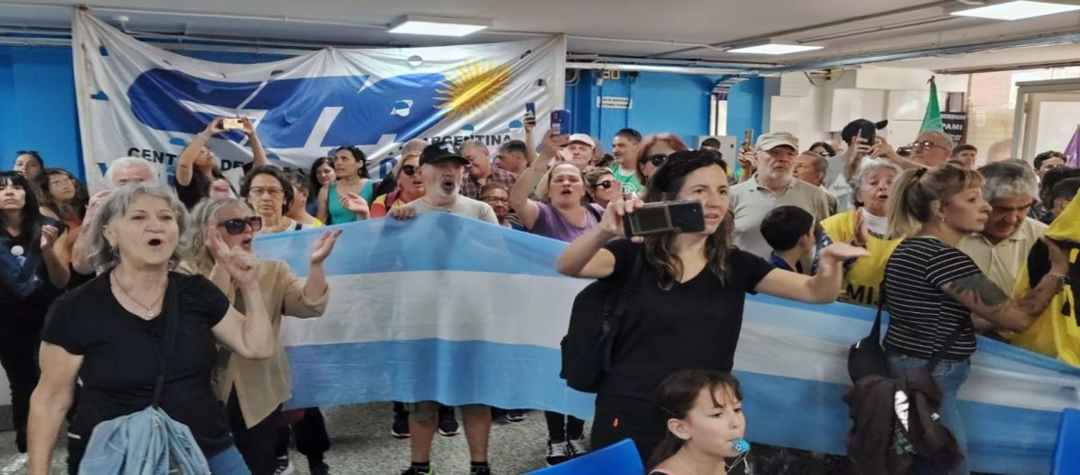 Imagen de la noticia: Distintos sindicatos tomaron el PAMI local