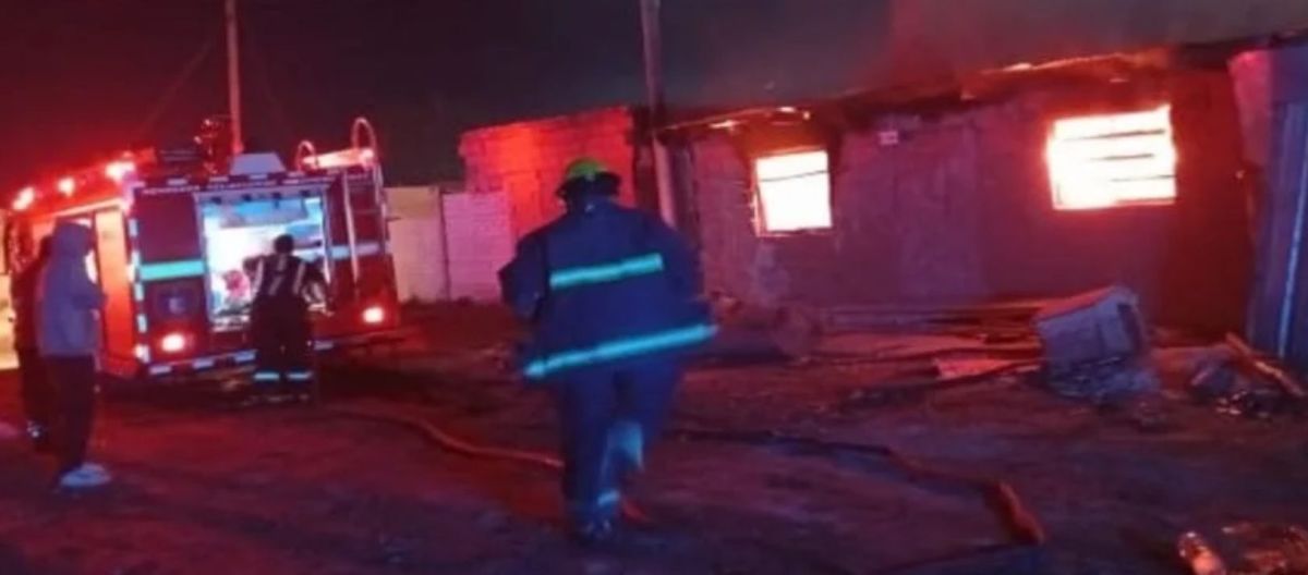 Un fuego mal apagado redujo una vivienda a cenizas en Mas Barrios - BHInfo