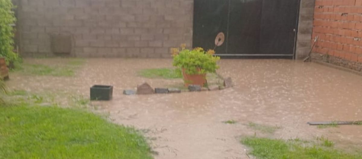 Imagen de la noticia: Lluvia y falta de obras: más vecinos hacen llegar la crítica situación que viven