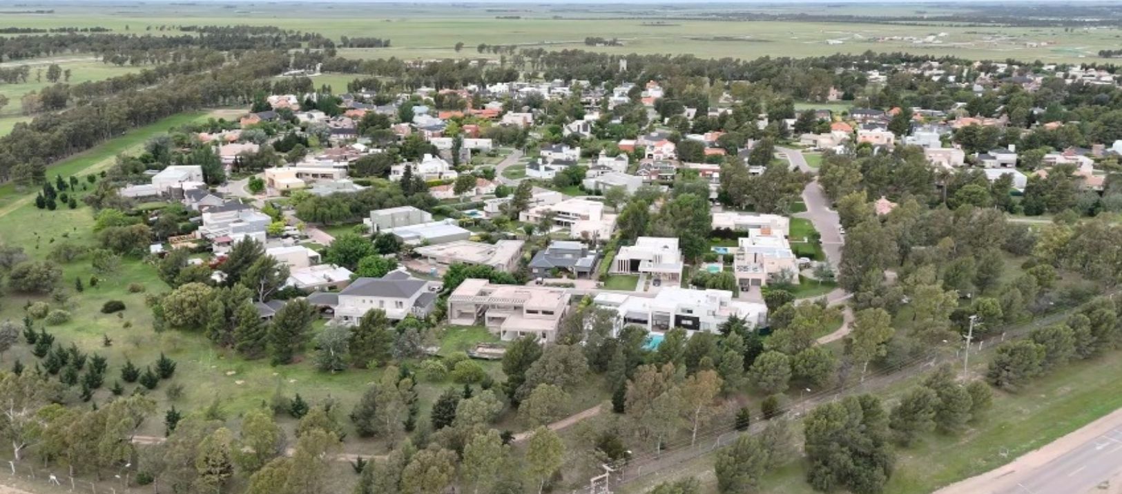 Imagen de la noticia: Asaltaron a una familia en el barrio Bosque Alto