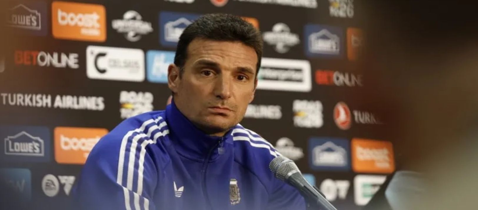 Imagen de la noticia: El aviso de Scaloni: "Quien no dé la disponibilidad mínima, se quedará afuera"